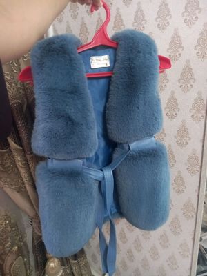 Безрукавка( дублёнка)