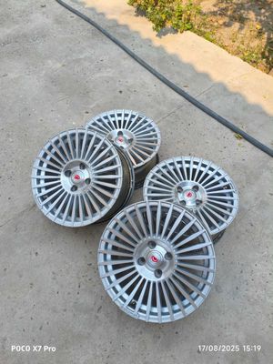15 dicka sotiladi