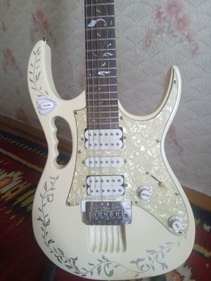 Ibanez gitara srochni sotiladi