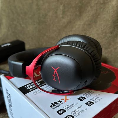 Hyperx Cloud III wireless. Black-Red