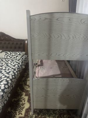 2 etajli krovat sotiladi