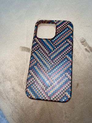 Iphone chexol, milliylik tushirlgan, zamonaviy