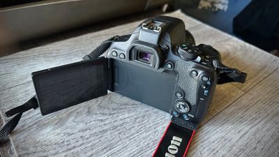 Фотоаппарат Canon 850D
