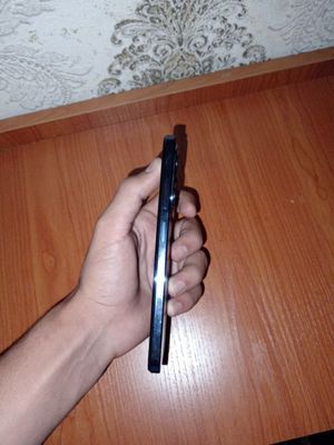 Infinix smart 8 sotiladi 8/128g xolati ideal karobka bor