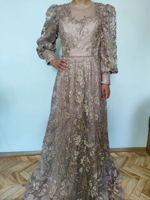 Золотистое платье