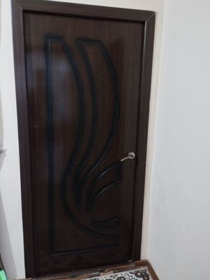 3 esik satiladi, perde satiladi. Baxasi har biri 200.000 sum
