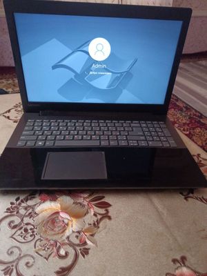 Notebook Lenovo. Qora