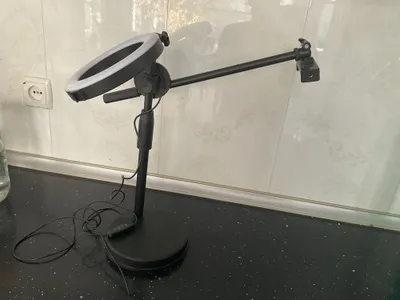 Держатель с осветительной лампой для съемки на телефоне