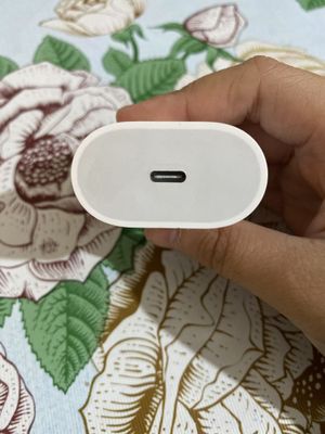 Orginal adapter sotiladi