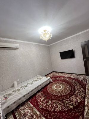 Хива йулида Квартира ижарага берилади.