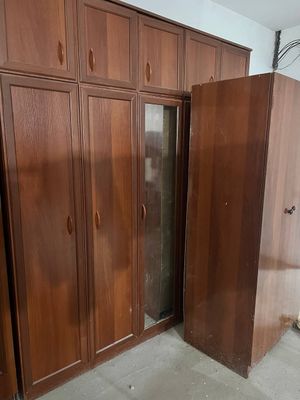 Yaxshi holatdagi shkaf sotiladi