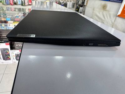 Lenova core i3 256ssd