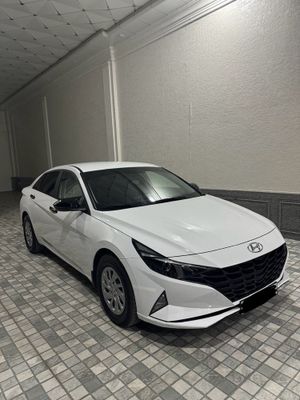 Hundai Elantra oq белый 2022