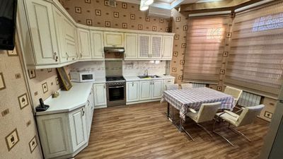 Сдается евродом с бассейном в Мирзо-Улугбекском районе