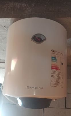 Ariston 50 litirlik sotiladi