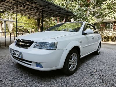 Продается Шевролет Ласетти 1.8л.2010 года выпуска.