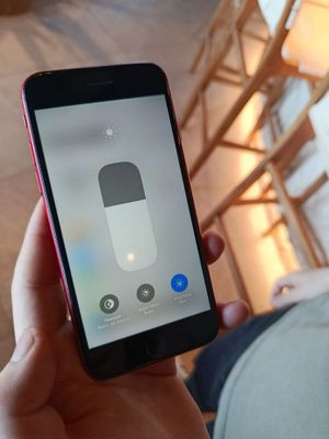 Продаю iphone se 2020