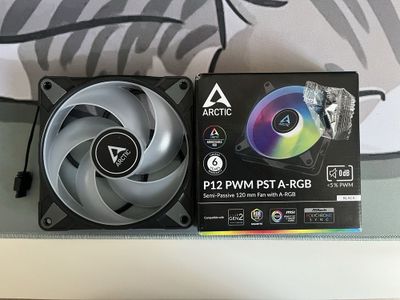 Arctic P12 PWM PST A-RGB