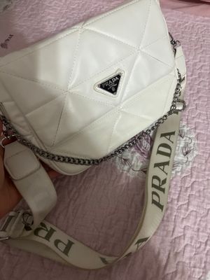 Prada sumka 1-2 marta tutilgan