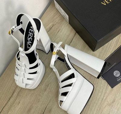 Босоножки Versace белые