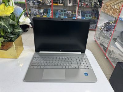 2 kun ishlatilgan hp 4 patoklik 256 gb ssd nvme ishlashi tez, yangidek