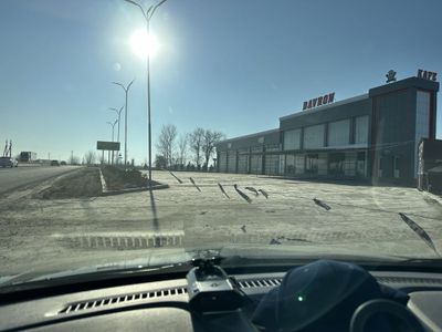 Бино сотилади Тошкент Бухоро катта трасса йул устида жойлашган