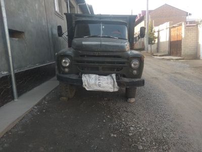 Zil 130 sotiladi