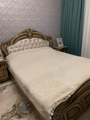 Двуспальный кроват с матрасом