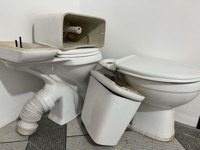 B/U unitaz sotiladi.