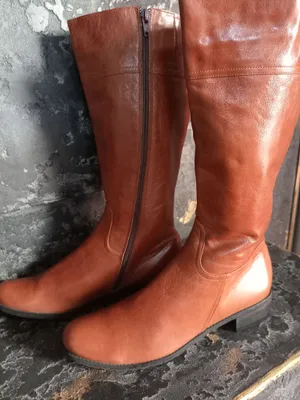 Аёллар Этиги кожа Россия 40-41 нархи 200 минг сум