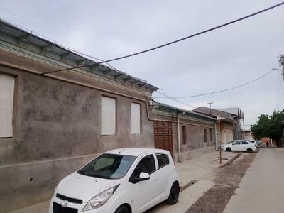 Uy sotiladi 9,4 sotix