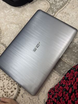 ноутбук ASUS VivoBook 15 X540UAR
