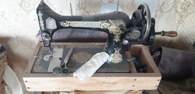 Продаётся швейная машина