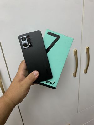 Oppo reno7 8/128 qora xolati ideal disyayam boladi