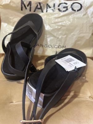 Сандали черные бренда Mango