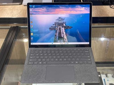 Microsoft Surface laptop 3 CORE i7-1065G7 ram 16 ssd 256 сенсорный