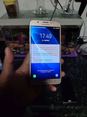 Samsung J7 sotiladi