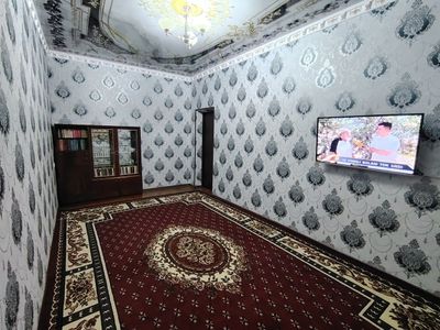 Egasidan 1 qavatda joylashgan 59,5 m/kv tayyor kvartira sotila