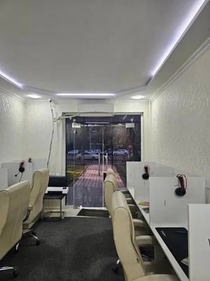 Чиланзар 18квартал 58м² 1этаж 3комнаты в доль дороги Юр адреса парковк