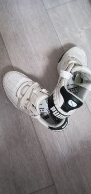 Продам женские кроссовки Puma