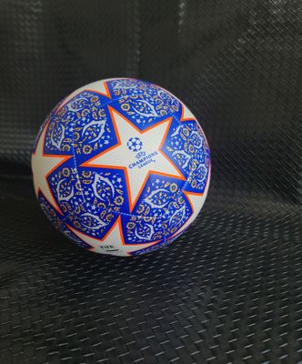 5 o‘lchamli yuqori sifatli universal futbol to‘pi.