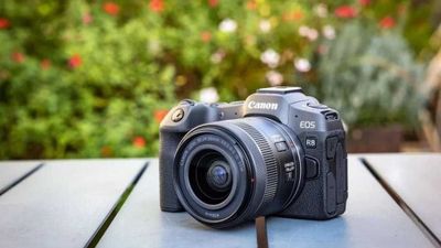 Canon EOS R8 kit RF 24-50mm f/4.5-6.3 IS STM