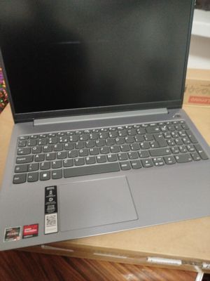 Lenovo notbok 256/8