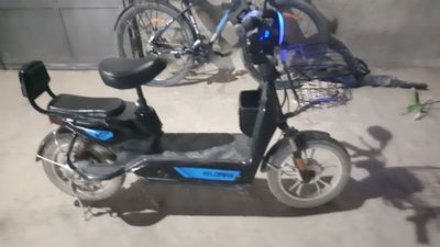 Skuter sotiladi 2.500.000