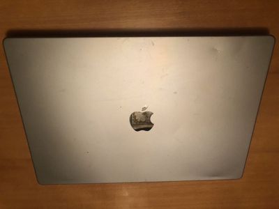 Macbook m2 pro 16-inch/1 tb