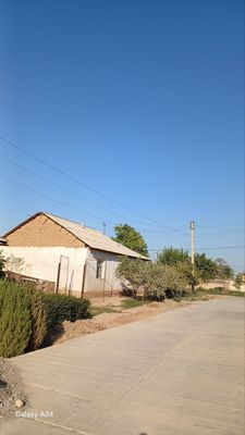 Angor tumani Qorasuvda hovlili uy sotiladi