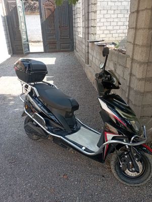 Elektr skuter tezligi 70dan oshadi