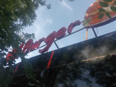 Food truck srochno sotiladi