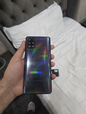 Samsung A71 .