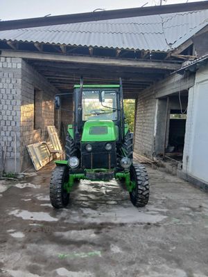 Трактор сотилади ТТЗ 80, дорожкинада ишлаган, қора мотор, иши йўқ